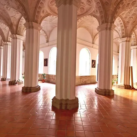 Homestay Monasterio El Olivar *