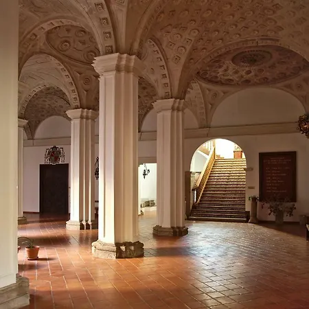 Homestay Monasterio El Olivar *